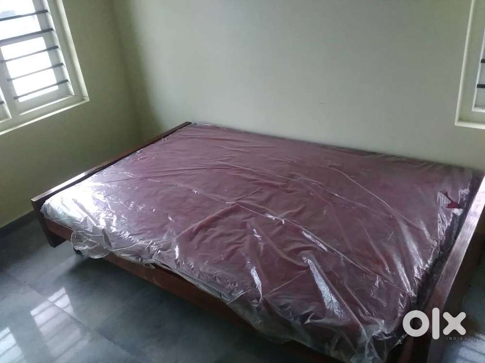 Semi-furnished studio room for rent at Vaduthala Ernakulam