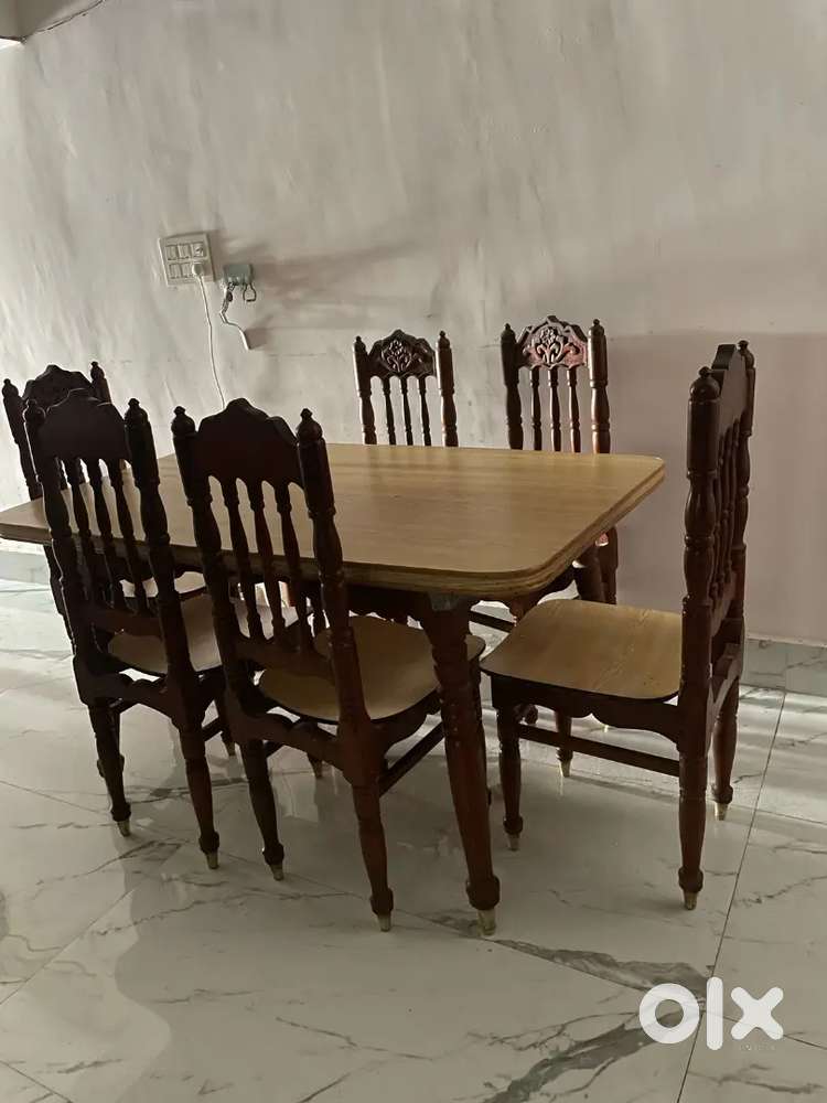 Dining Table with 6 chairs