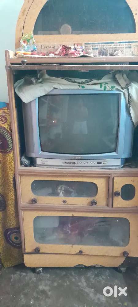 TV AIWA with trolley