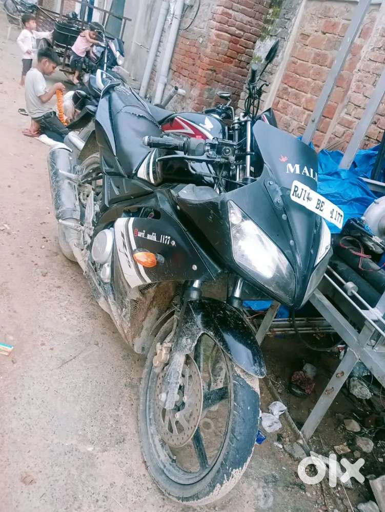 2011 modal hai r15 v1 hai koi kaam nahi maang Rahi hai