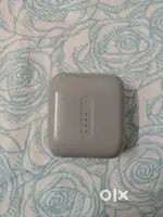 EAR BUDS VERY GOOD CONDITION AND WITH BOX.