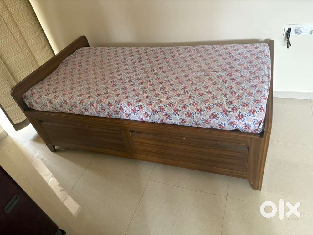 Iron bed with storage