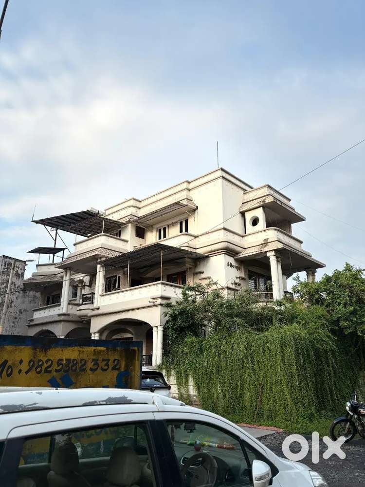 Bungalow in Hari nagar