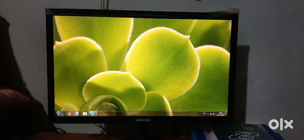 Samsung 19inch wide LED monitor(IPS display)