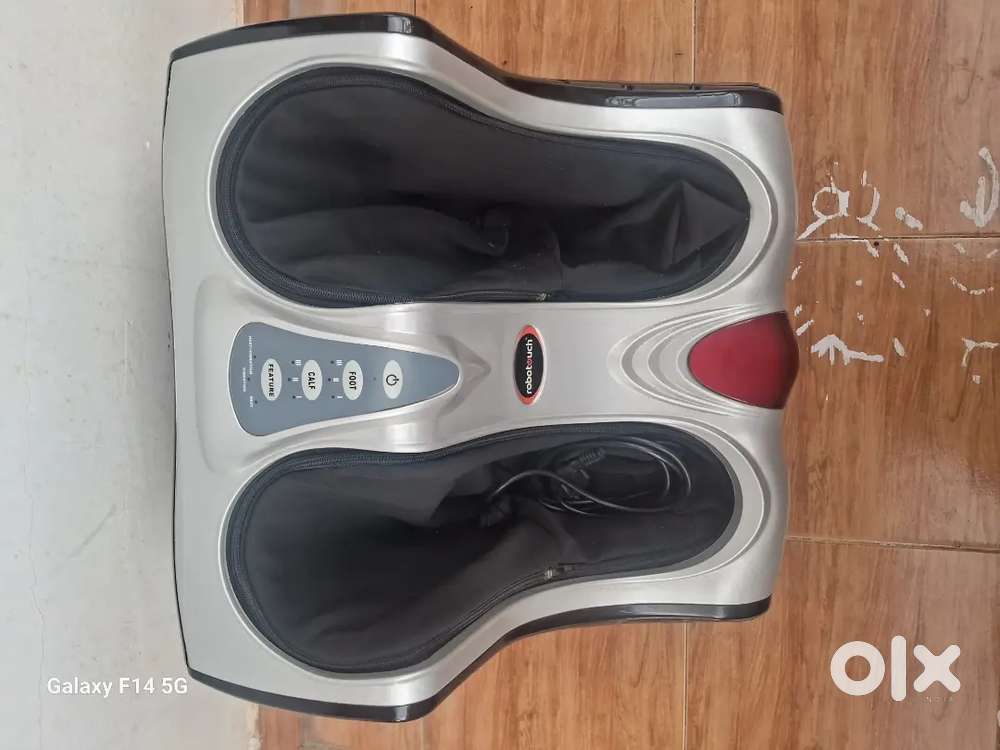 Robo touch foot massager