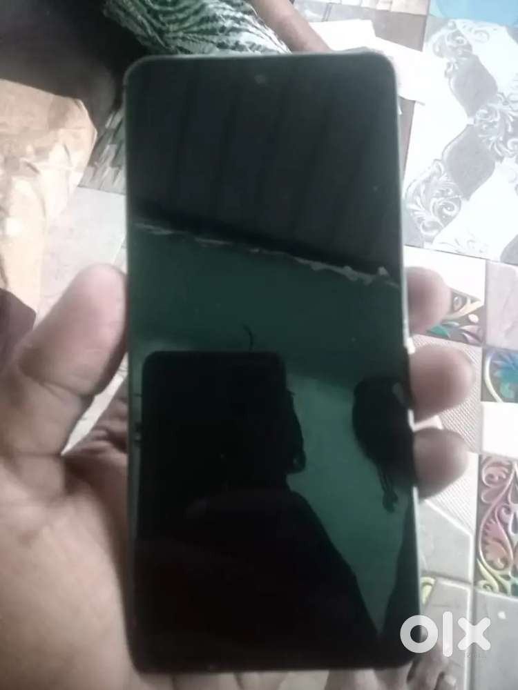 8.128 oppo only back camera guard futa hua hai