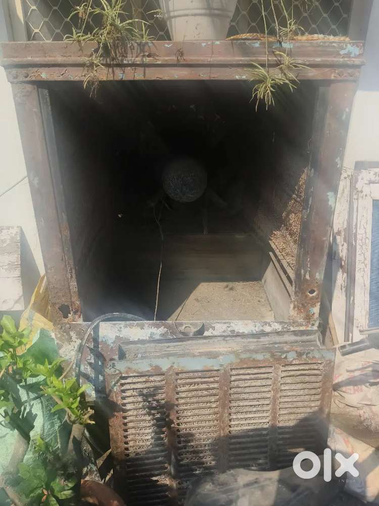 Very heavy cooler nearly 40 years old in good working condition