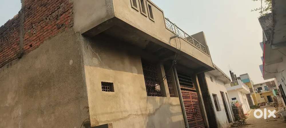 32 lakh me bechan hai