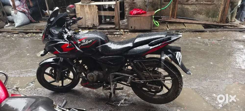 BAJAJ PULSAR 220 BS6   3rd OWNER