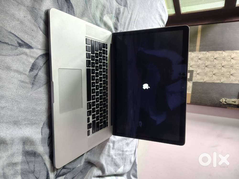 Apple Macbook Pro 15 inch 16GB/256GB i7