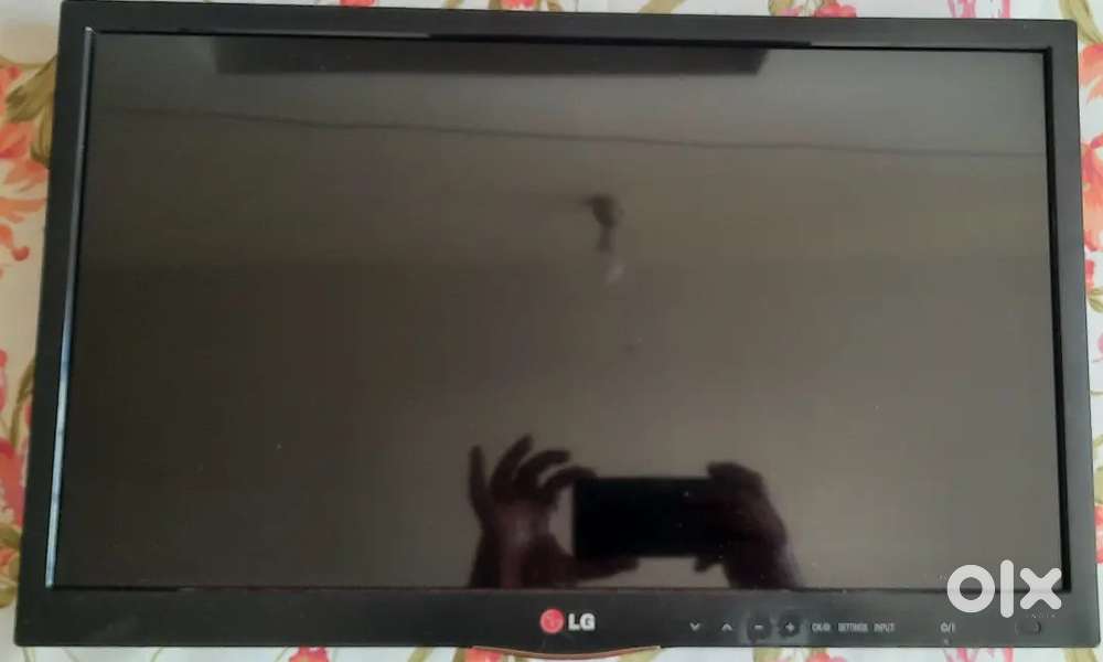 LG 22 inch Led Brand New Condition TV & Computer Support, wall stand