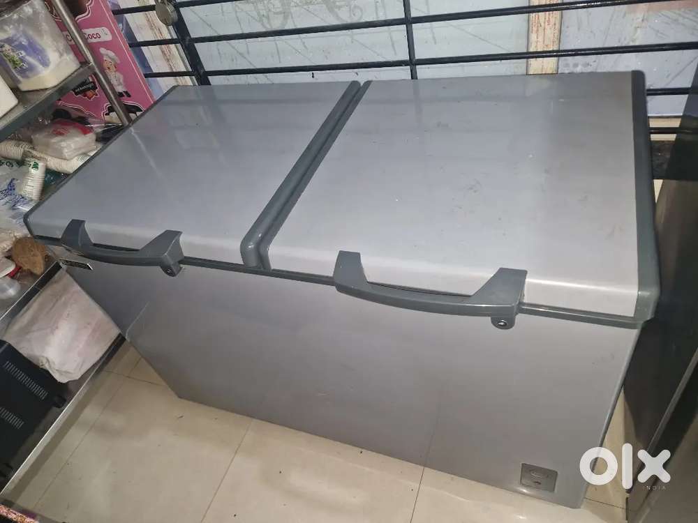 2 fridge n table chairs