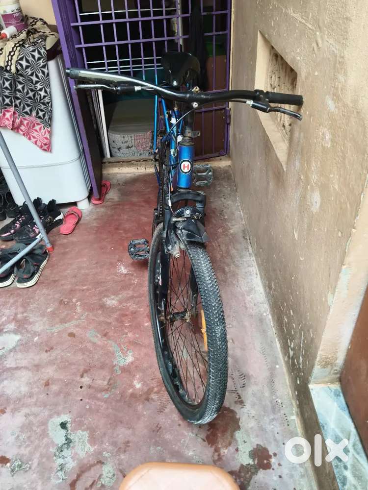 Hero colt cycle with power brakes