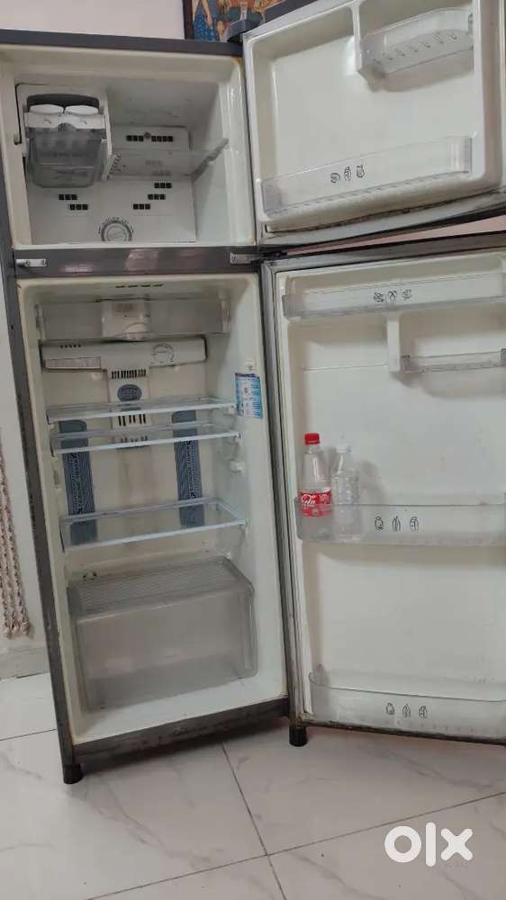 Selling Whirlpool Refrigerator in Good working condition