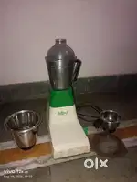Mixer with 3 jars