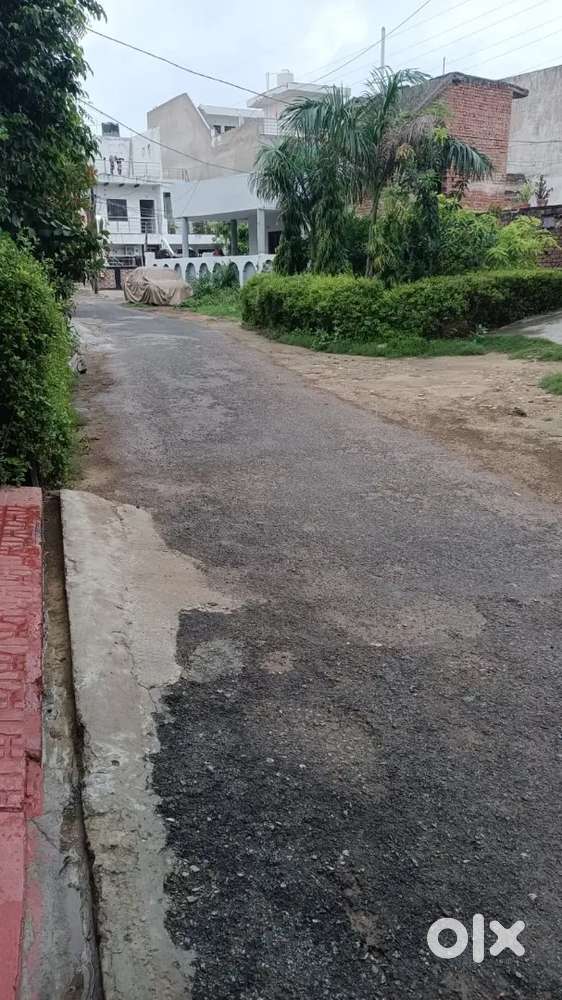 Excellent 2 room set available semi-furnished 2 store good ventilation