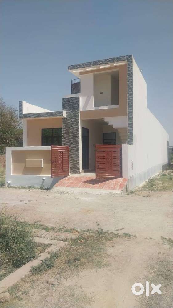 Kursi Road House for sale