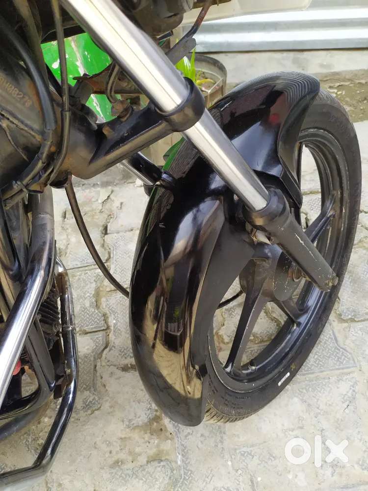 Hero HF Deluxe 2017 model self Start bike brand new condition.