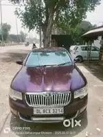 Skoda Superb 2011 Petrol 136000 Km Driven
