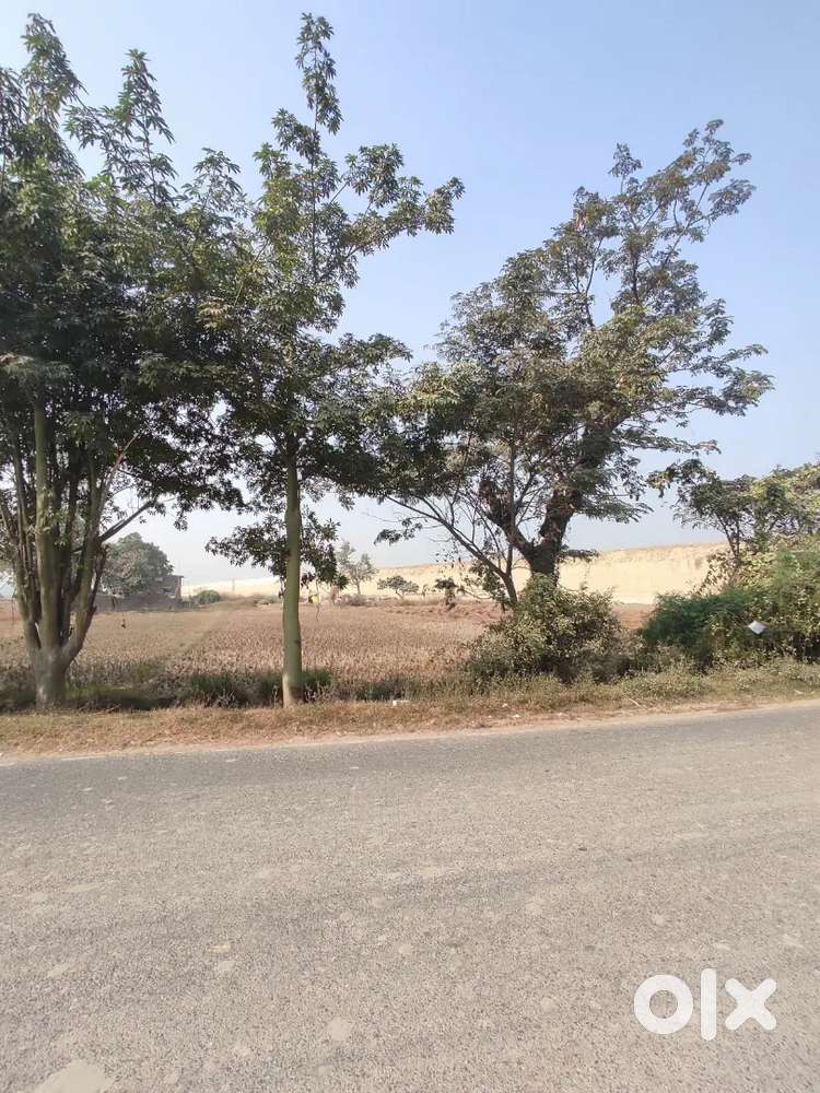 Greenfield Expressway ke bgal me he hai