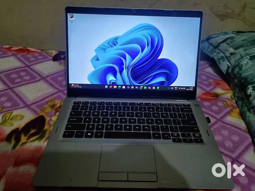 Dell latitude 5310 2 in 1 intel i7 10th gen processor with 8 and 256gb