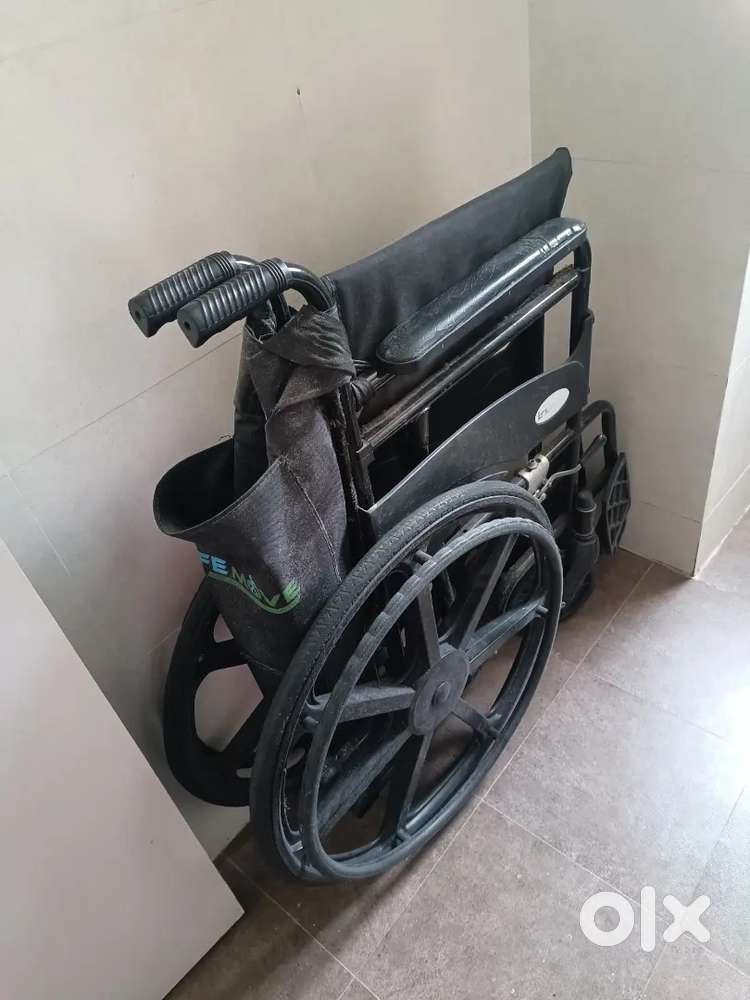 Foldable wheelchair