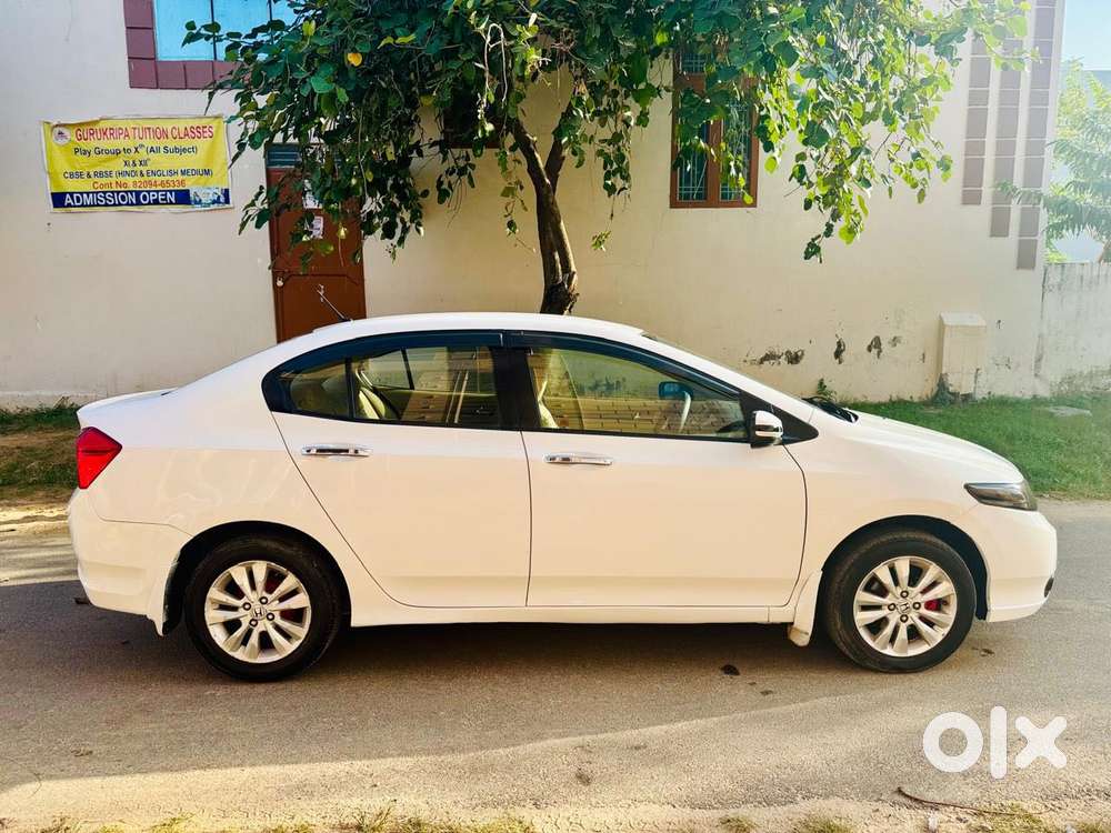 Honda City V AT, 2012, Petrol