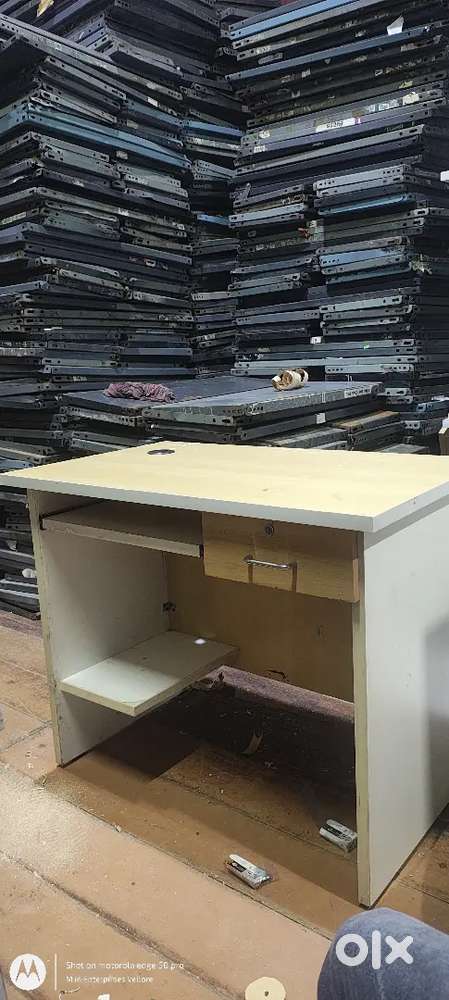 Computer table size 3x2