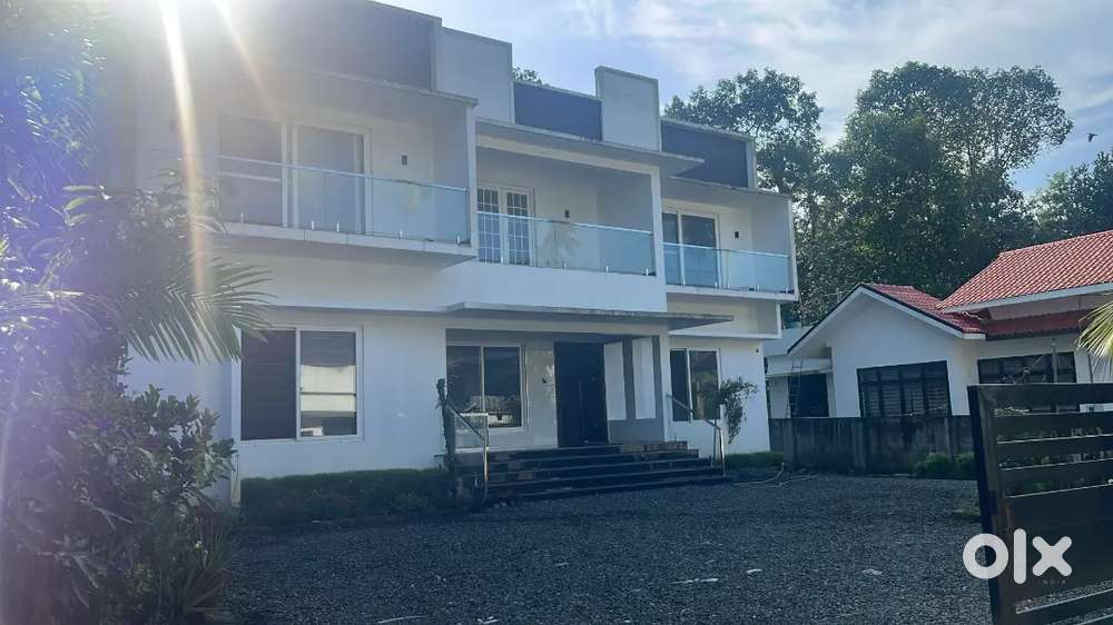 The house is completely wall tiled, no use of paint