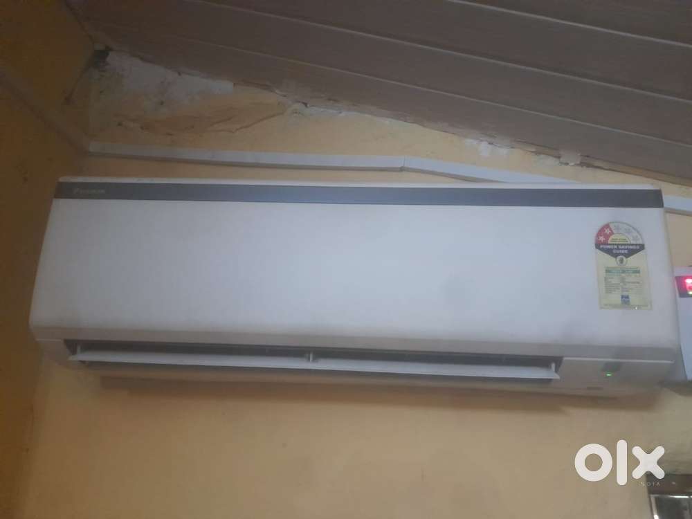 1.5 ton Air condition ( Daikin )