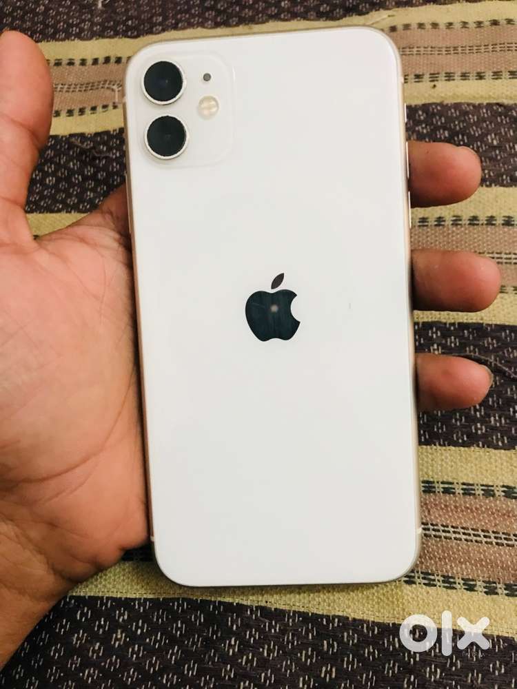 iPhone 11 white 128gb all working mint condition.
