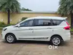 टैक्सी चलाने के लिए ड्राइवर की आवश्यकता है,