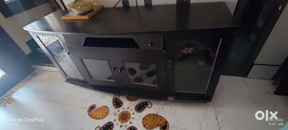 Six feet showcase black colour Good condition 6 feet length