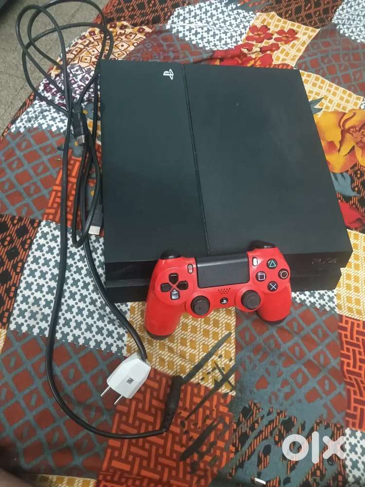 Ps4 with controler hdmi cable and power cable