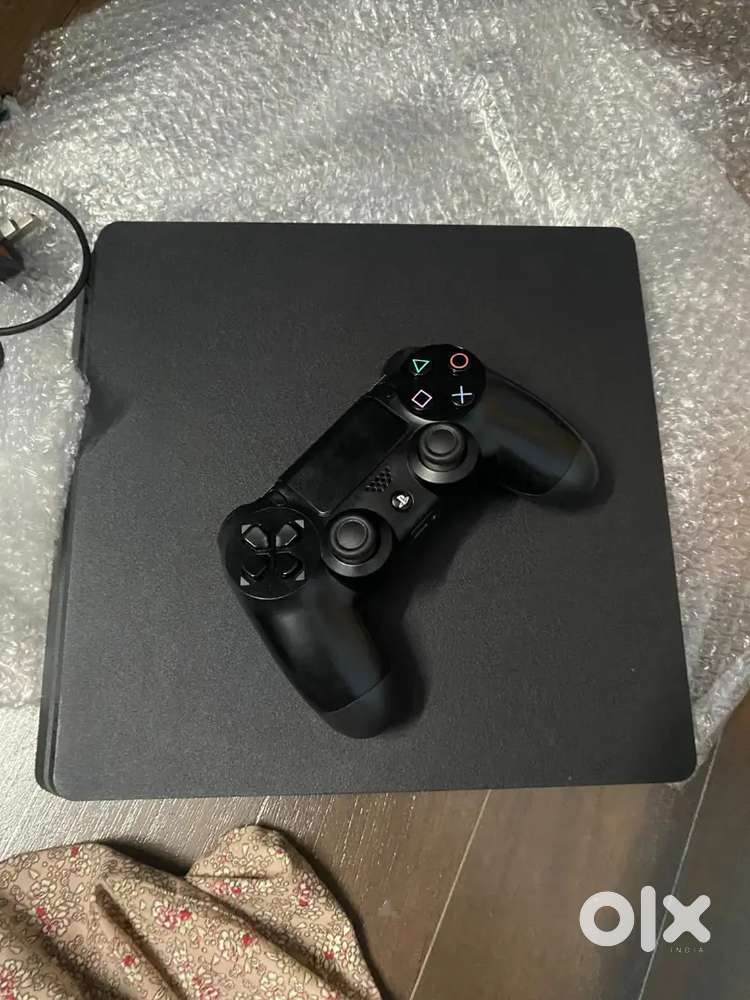 Playstation PS4 Slim (1 TB)