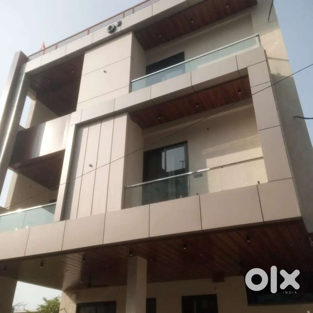 2 bhk , semi furnished flat for family