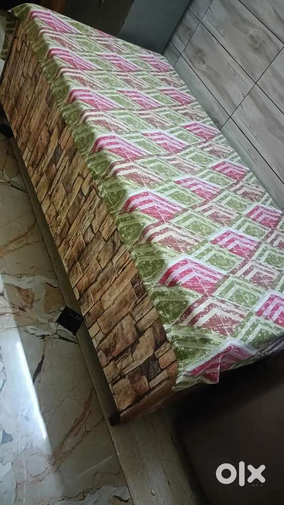 2 year old bed with good condition