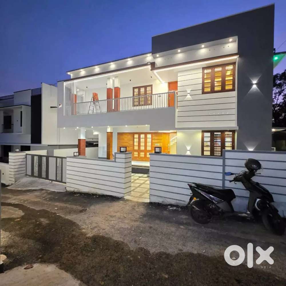 5.3 CENT 4 BHK POTHENCODE PLAMOOD 200 METER'S FROM BUS SERVICE ROAD