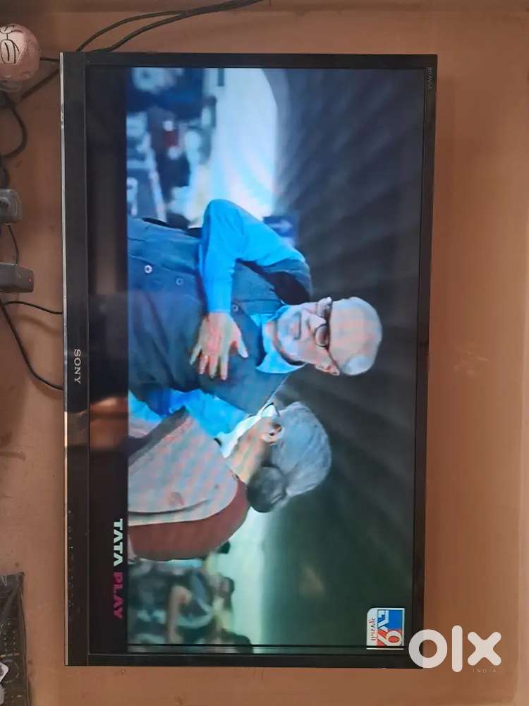 40 ઈચ નુ સોની બ્રારવયા સાઈડ મા લીટી છે ચાલુ કડીસન મા છે