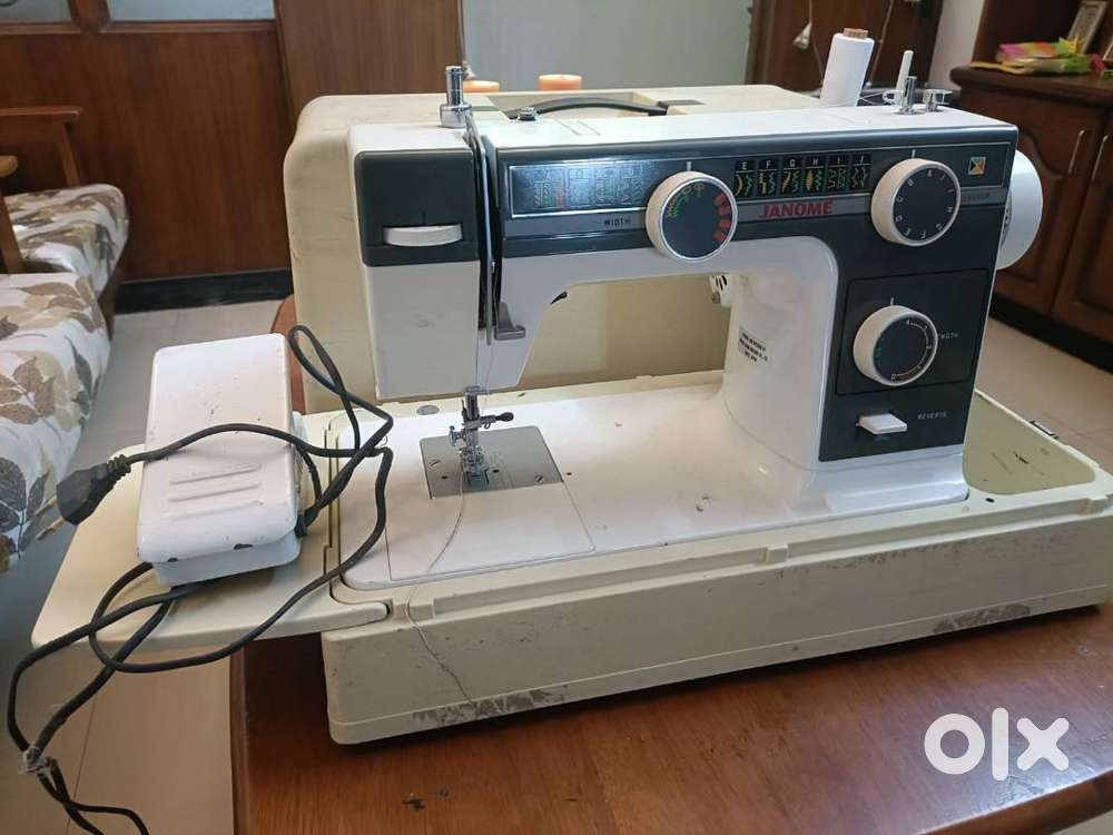JANOME table top Electric Automatic sewing machine Japanese make