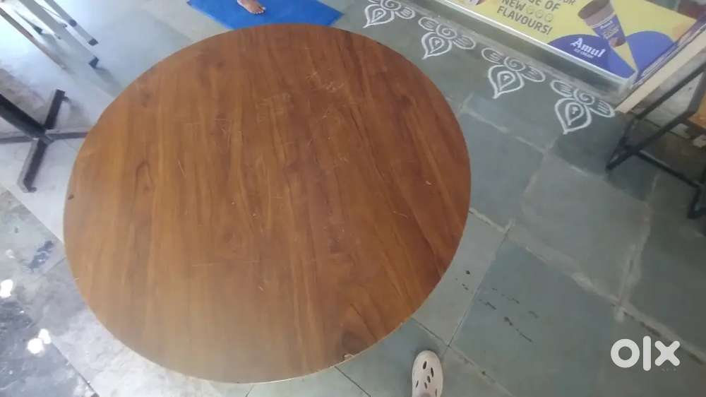 Hotel round table