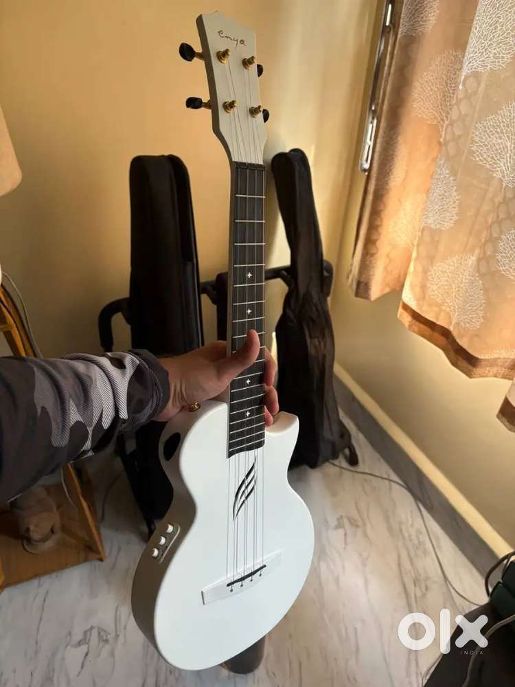 Enya Nova UE Pro Tenor Transacoustic Carbon Fiber Ukulele