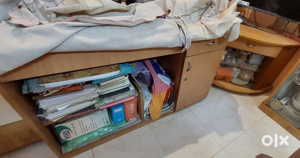 Want to sell computer table and TV table