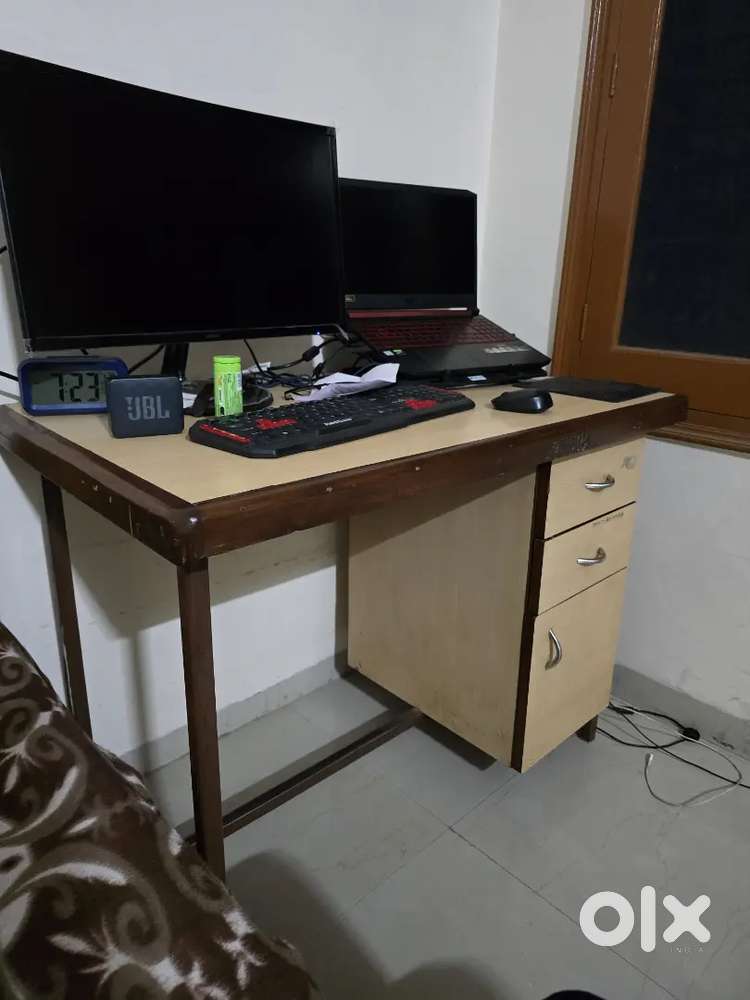 Compute/study table + chair