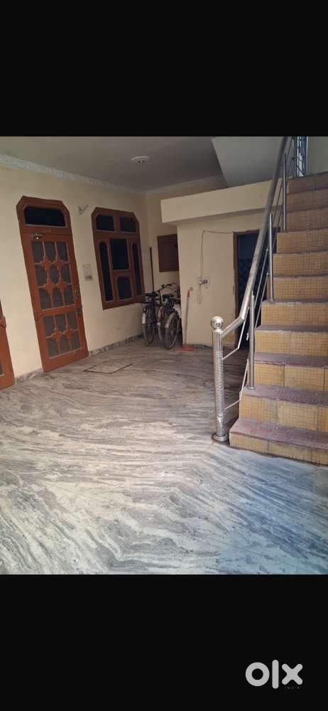 IN NAYAGAON House for rent for family and girl students