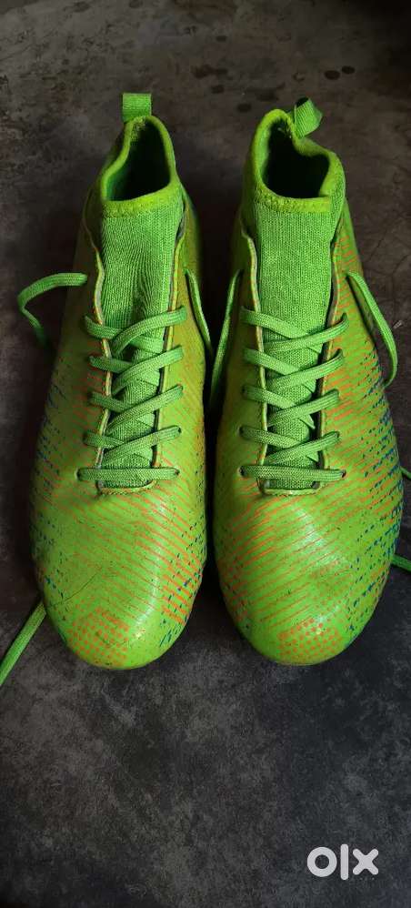 Football shoe/spikes