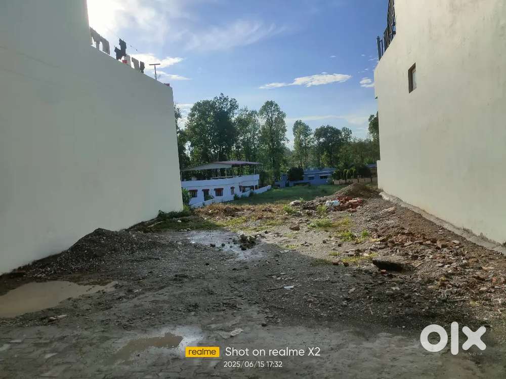 One plot left in officer colony in phulsani mid in peace and Mountain