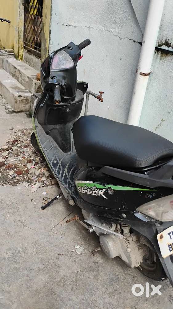 TVs streak running condition self working. No insurance no fc