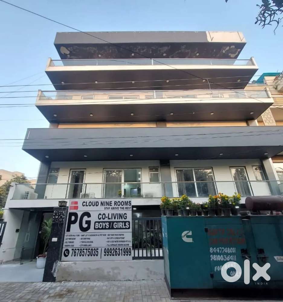 Luxurious PG Near Poineer, Miracle Mile, Good Earth, AIPL Masterpiece