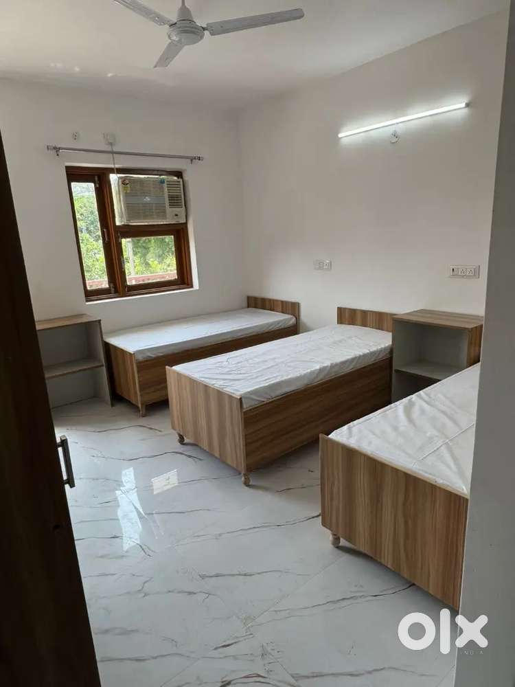 Best PG(boys) in affordable price near by universites , Greater Noida